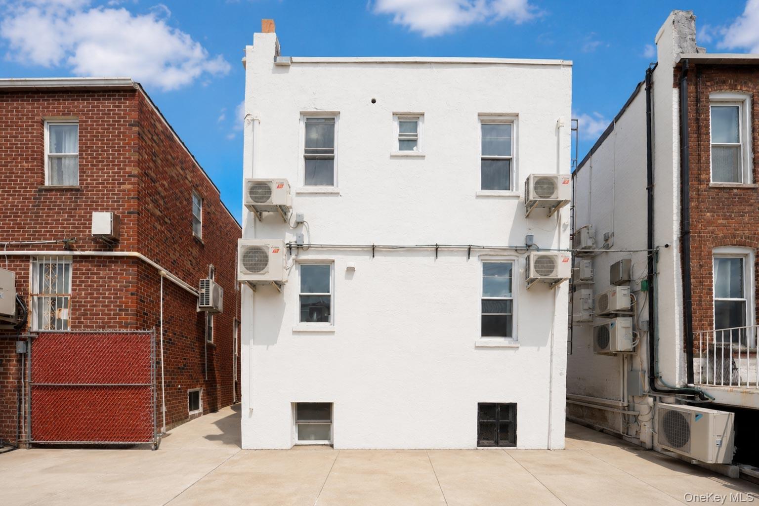 1430 70th Street Property Photo 3