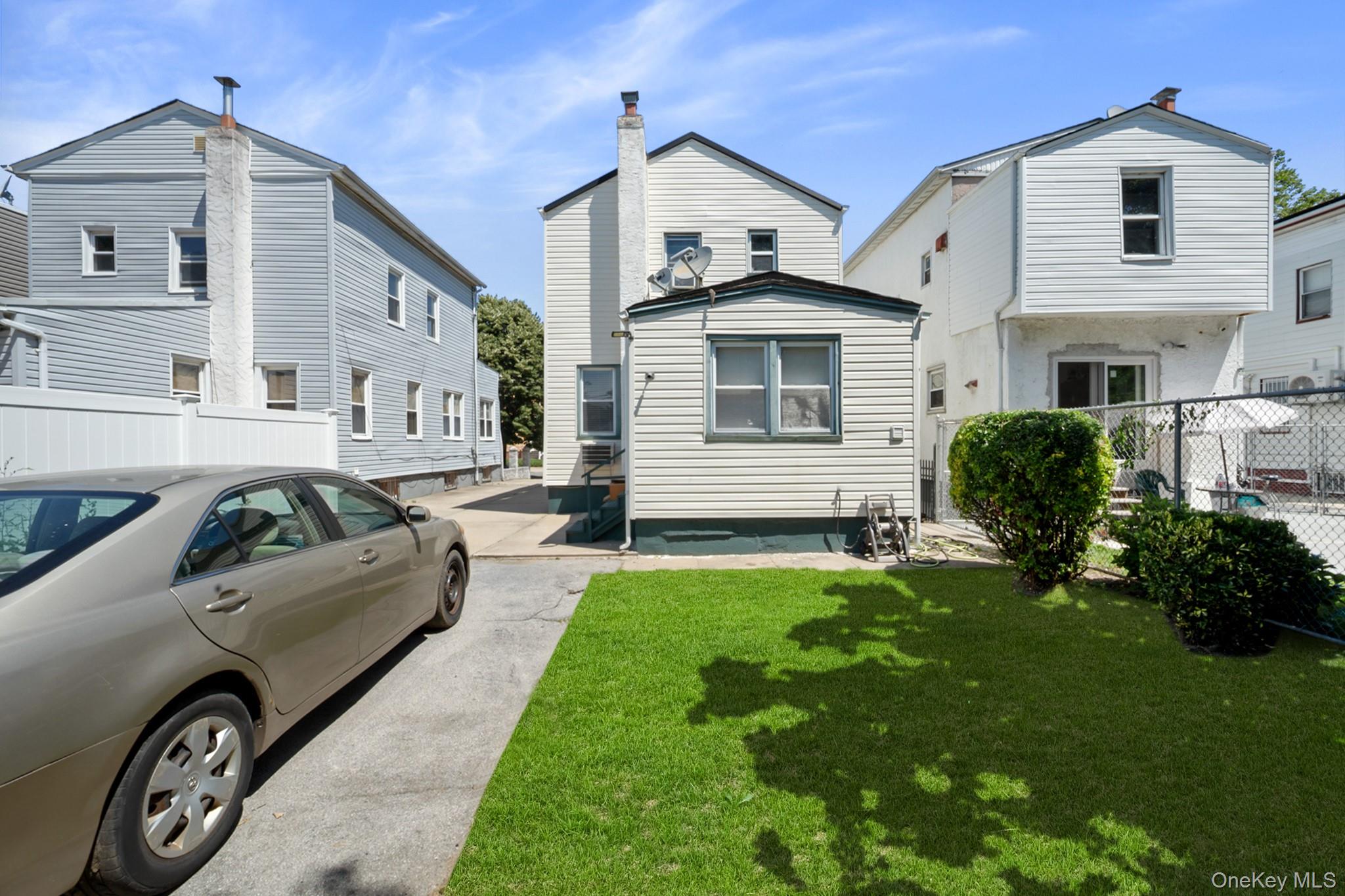 23220 Mentone Avenue Property Photo 5