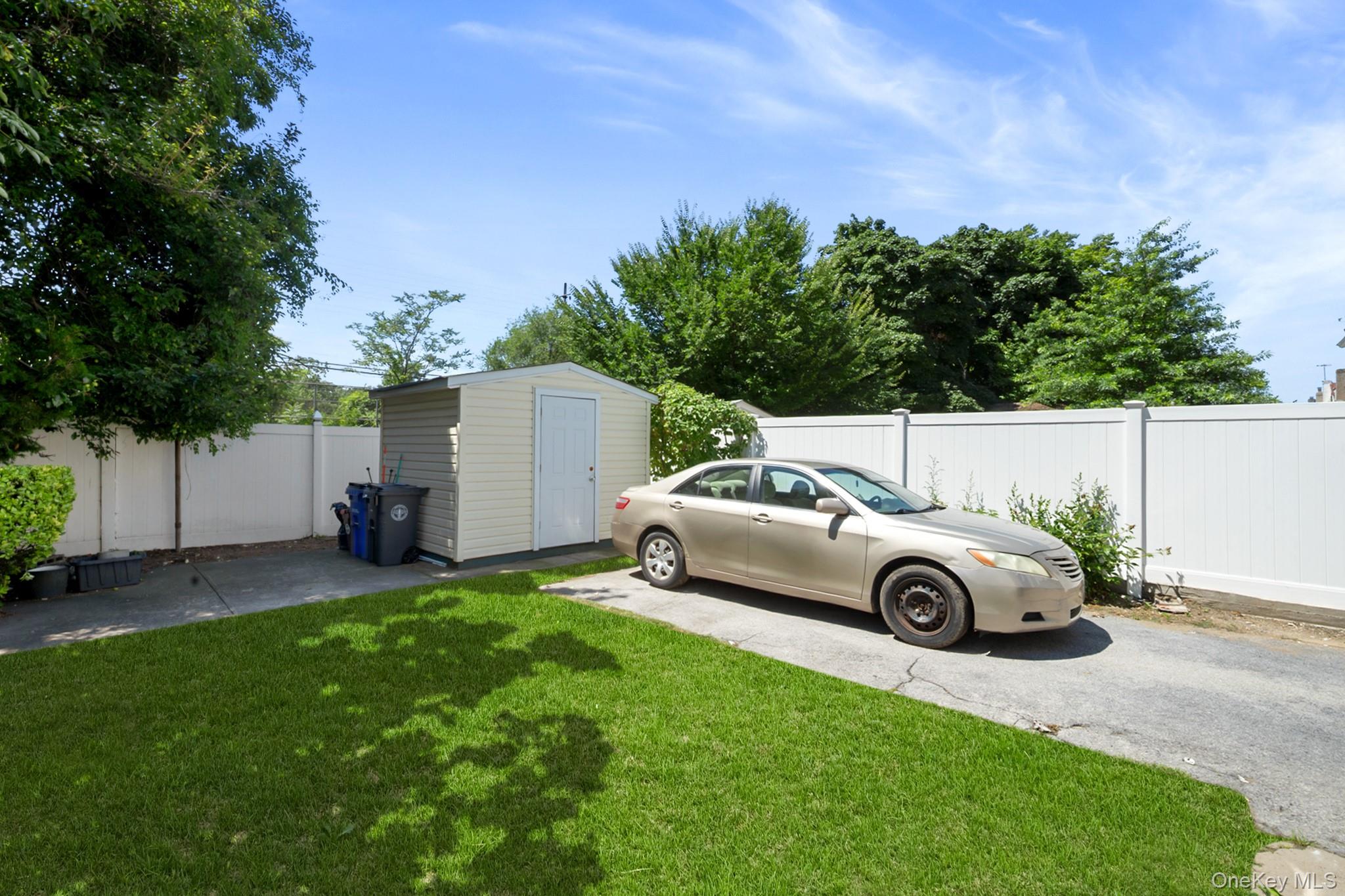 23220 Mentone Avenue Property Photo 6