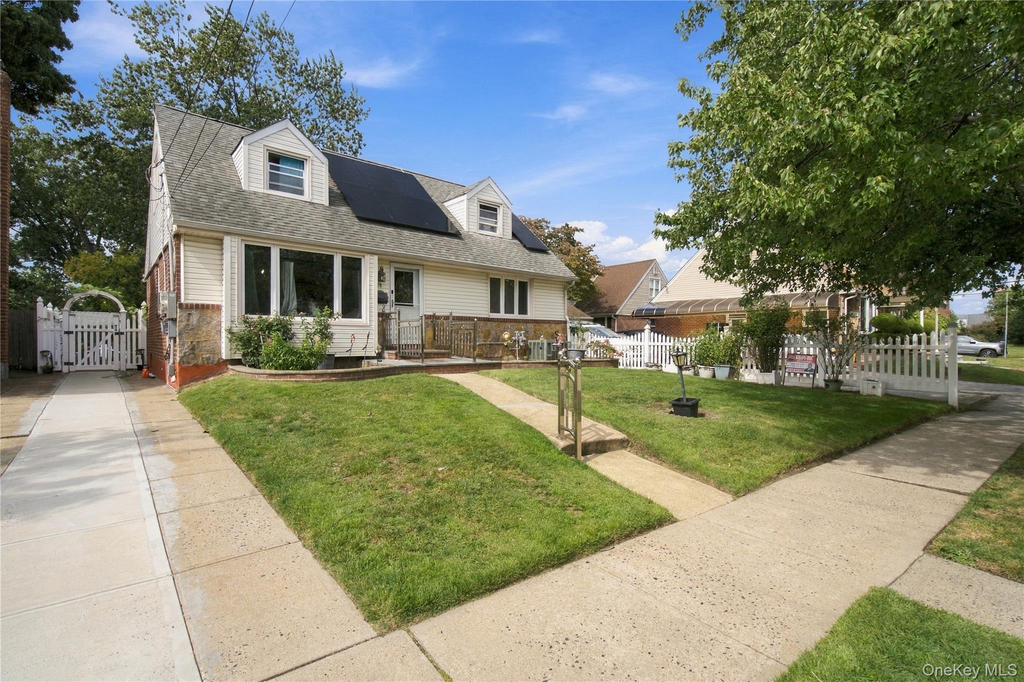90 Clearstream Avenue Property Photo 1