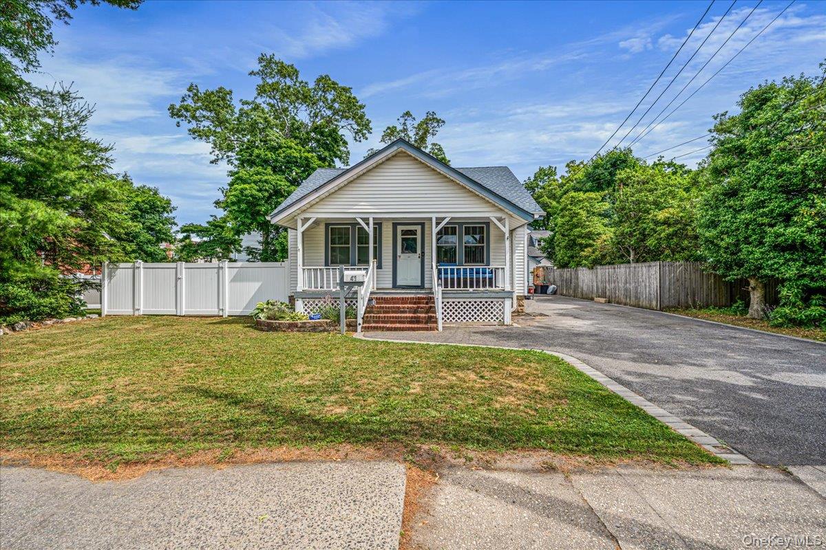 41 Moffitt Boulevard Property Photo 1