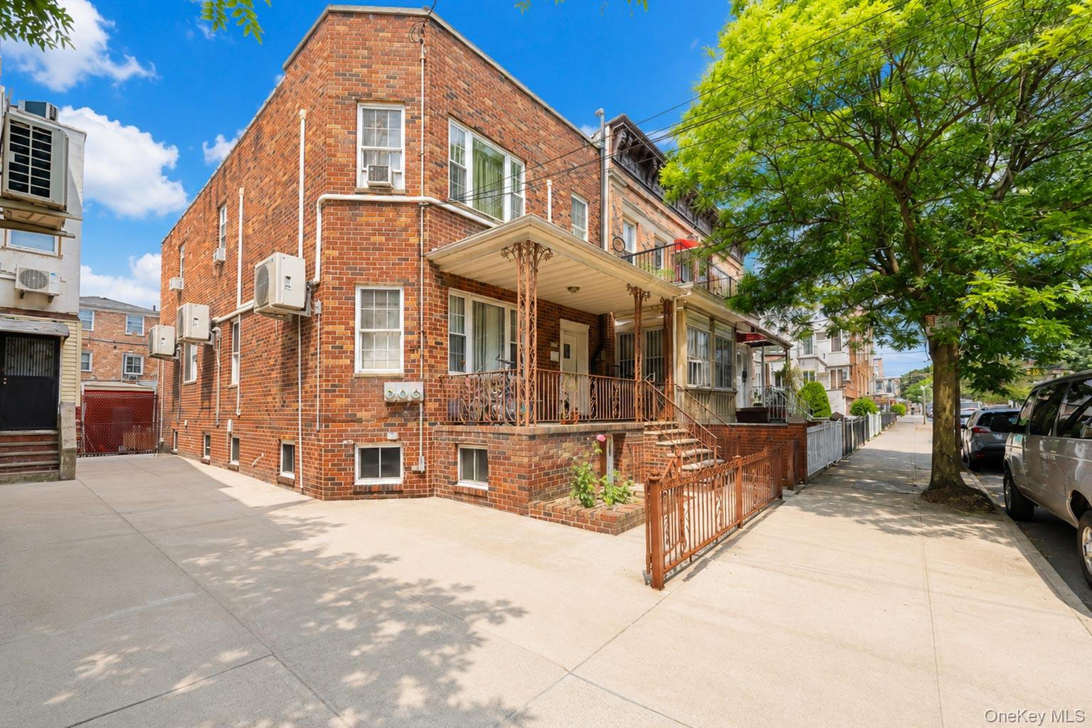 1428 70th Street Property Photo 1