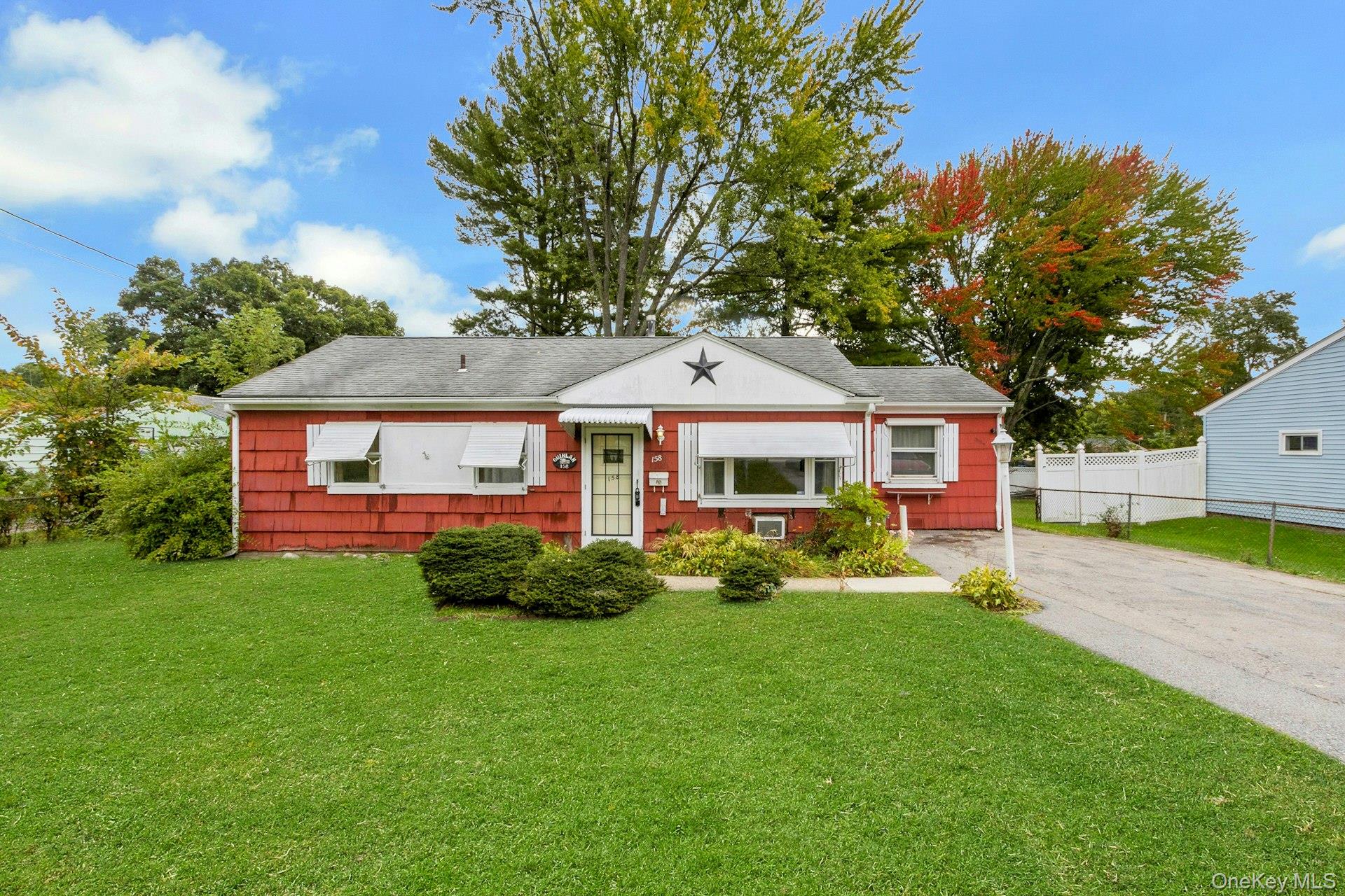 158 Violet Avenue Property Photo 1