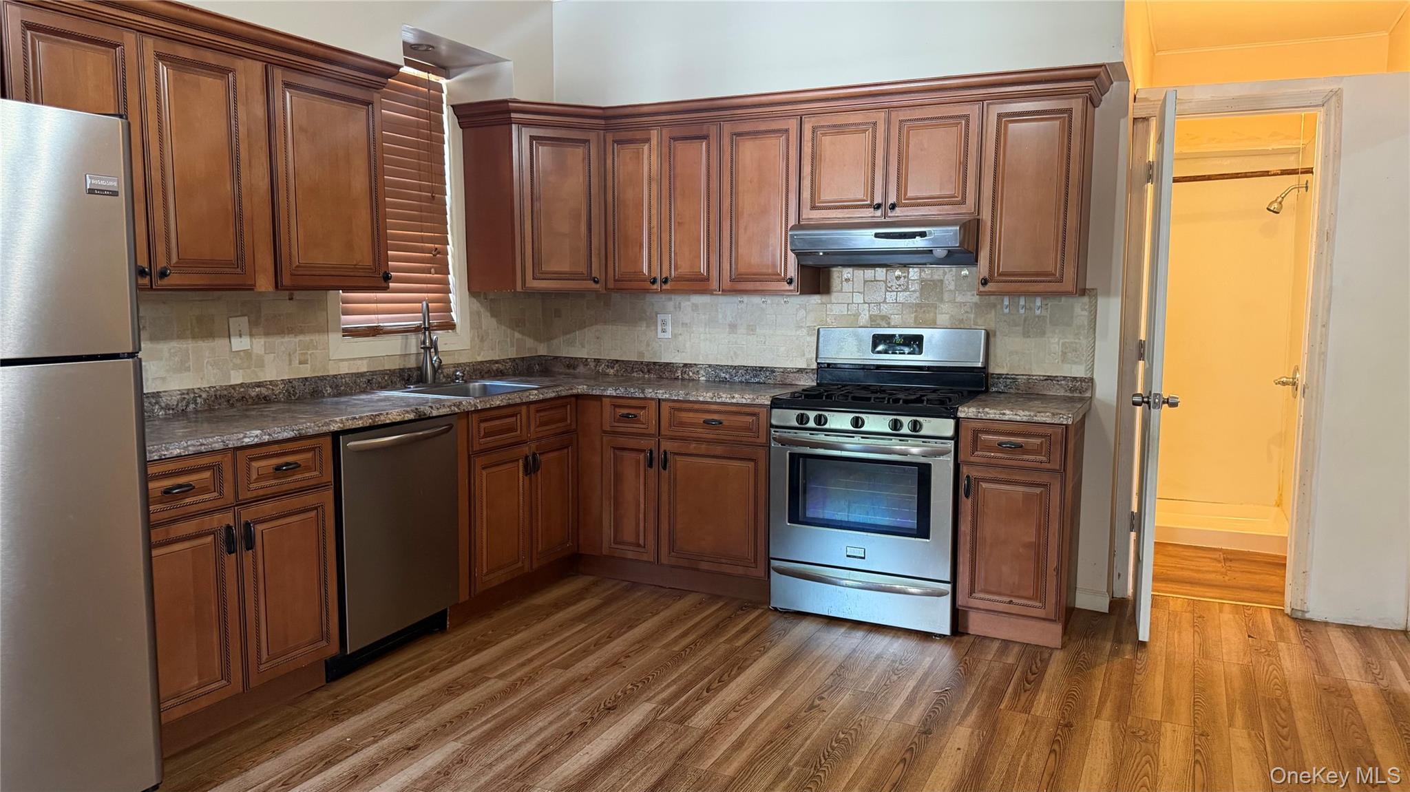 417 Baker Street B Property Photo 2