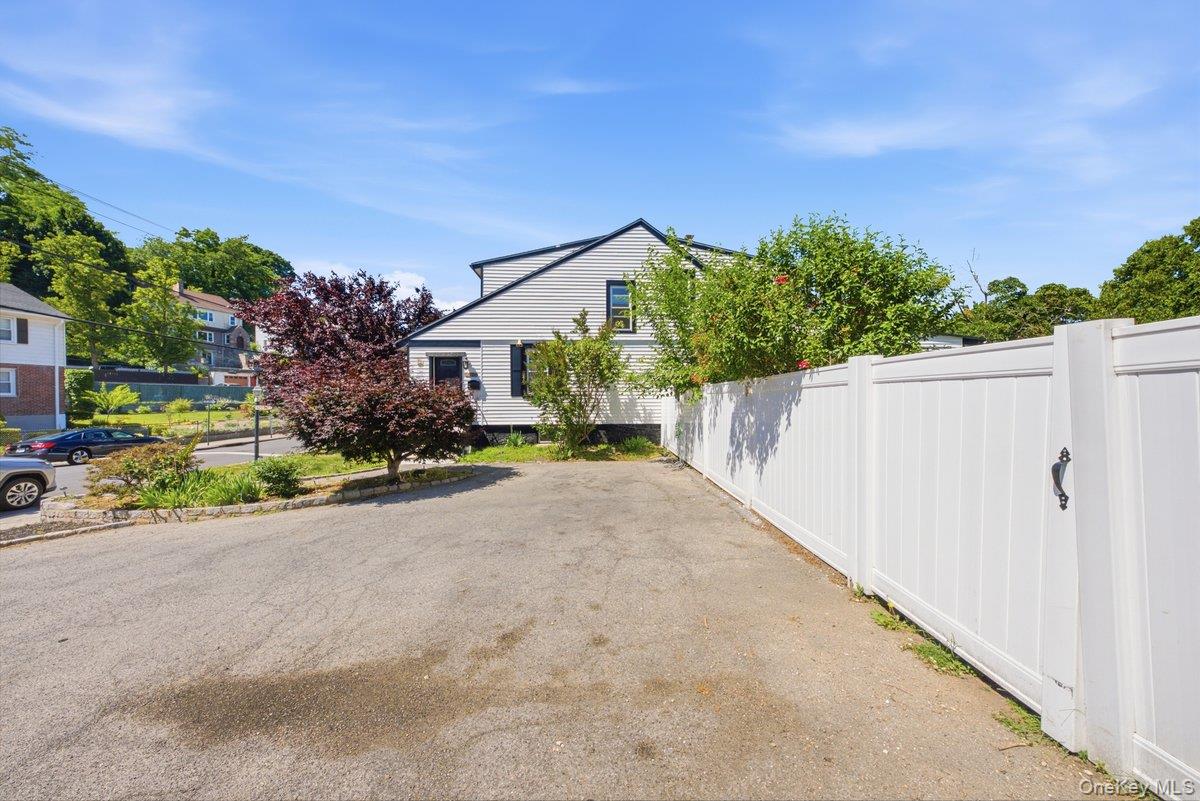 172 Crescent Place Property Photo 45