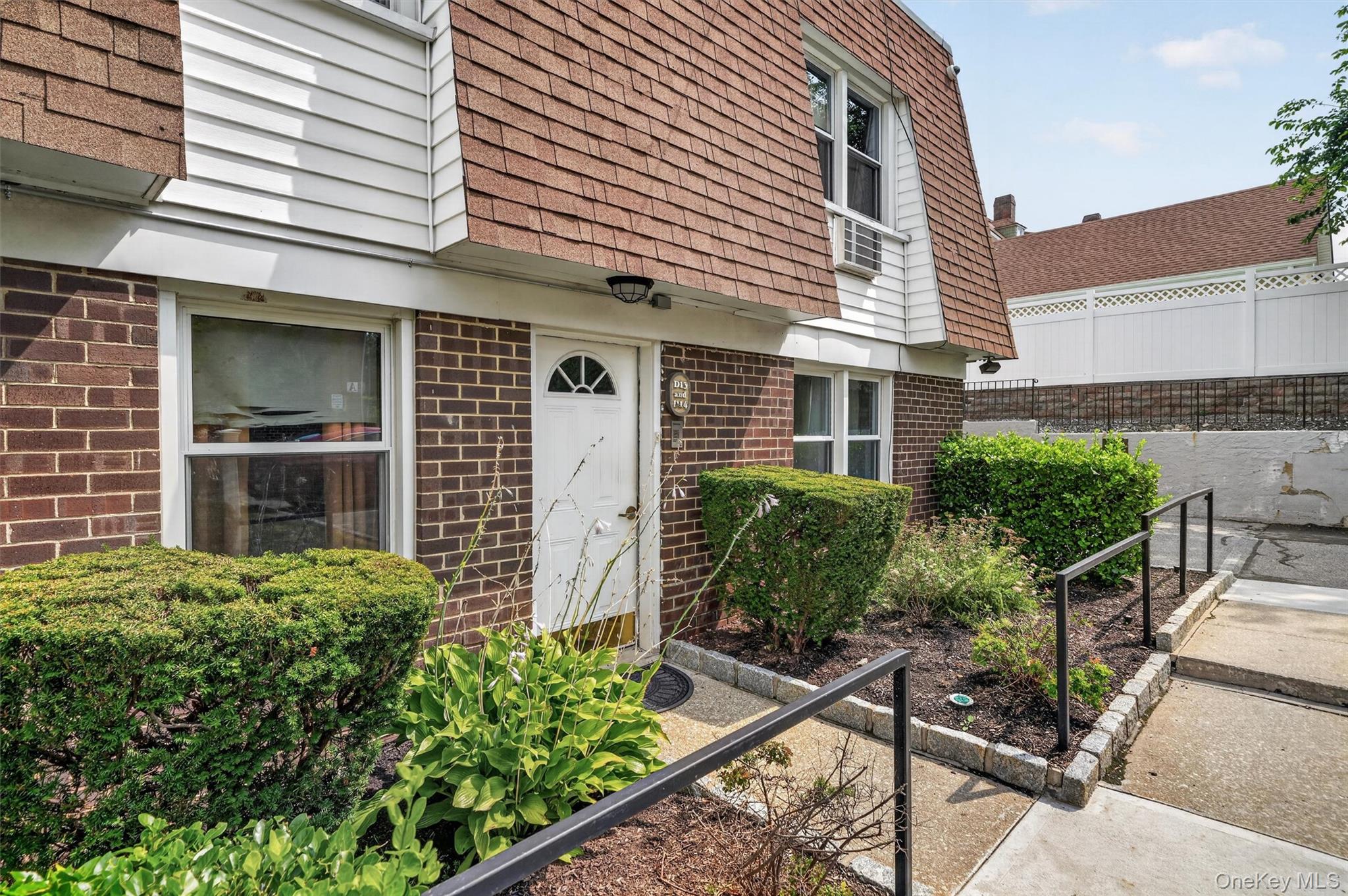 380 N Broadway D14 Property Photo 5