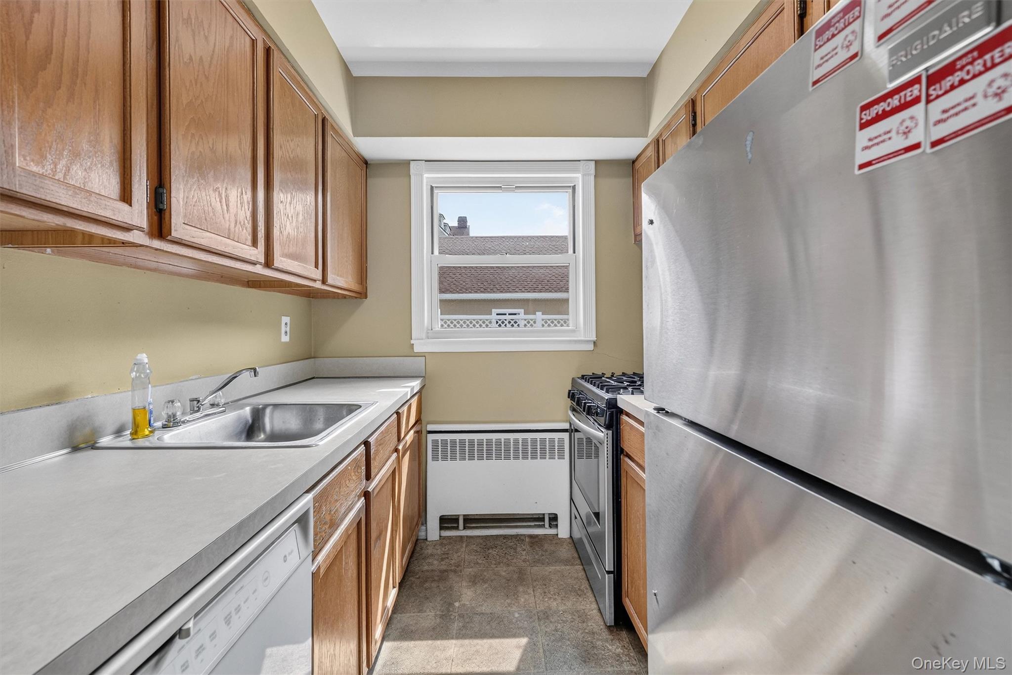 380 N Broadway D14 Property Photo 9