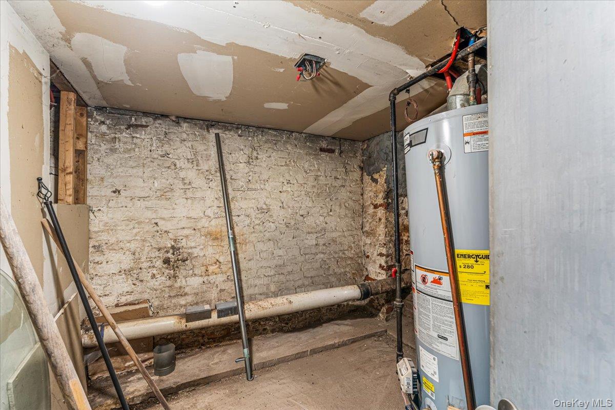 708 Snediker Avenue Property Photo 29