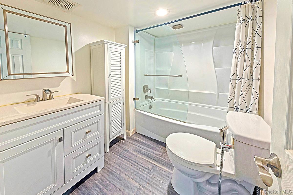 8 Van Cedar Street 8 Property Photo 13