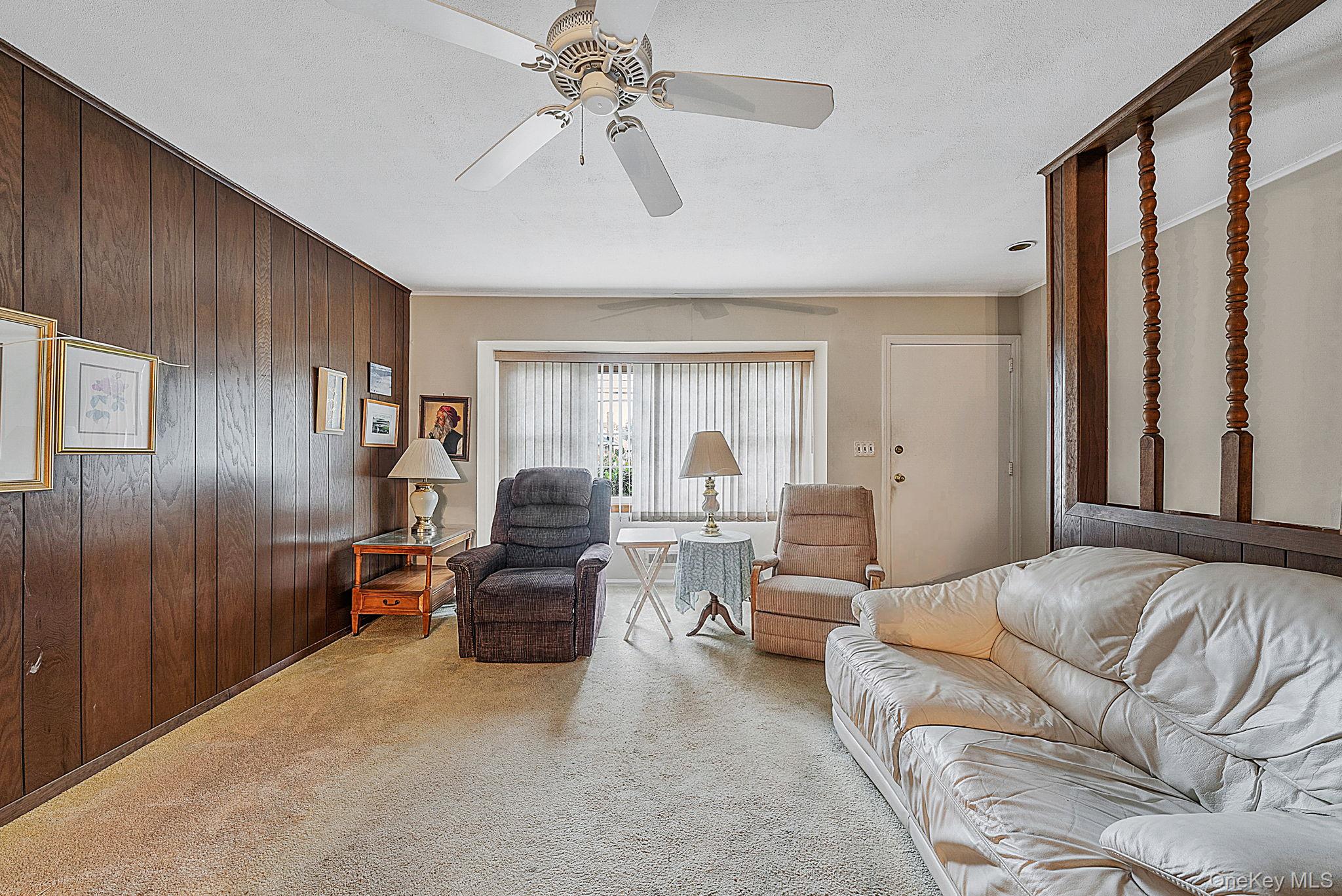 107 W Walnut Street Property Photo 5