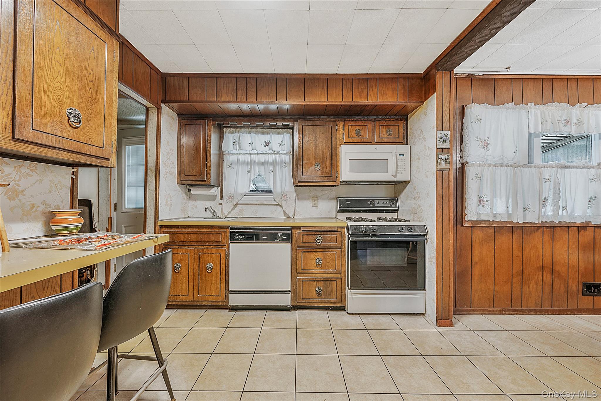 107 W Walnut Street Property Photo 8