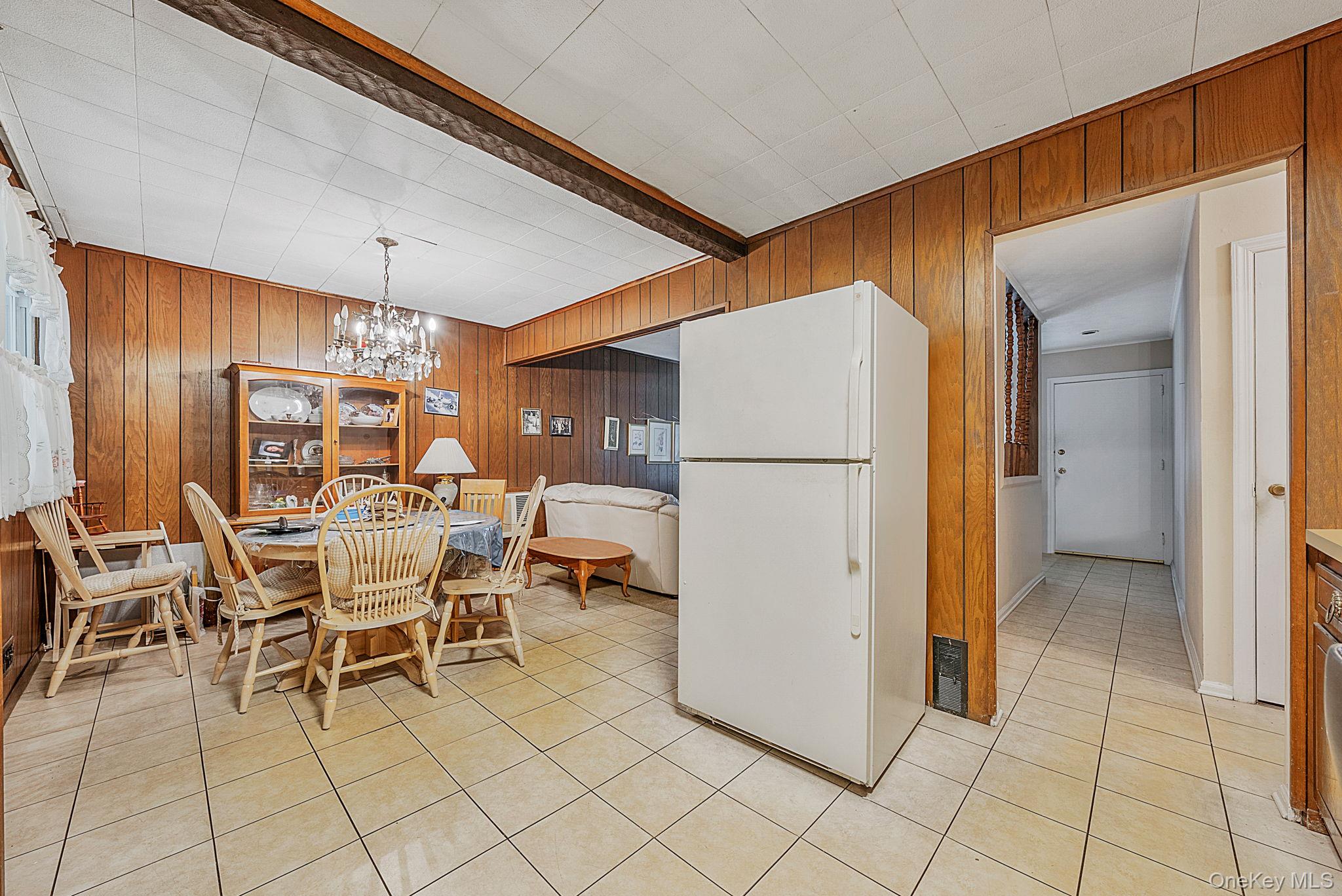 107 W Walnut Street Property Photo 9
