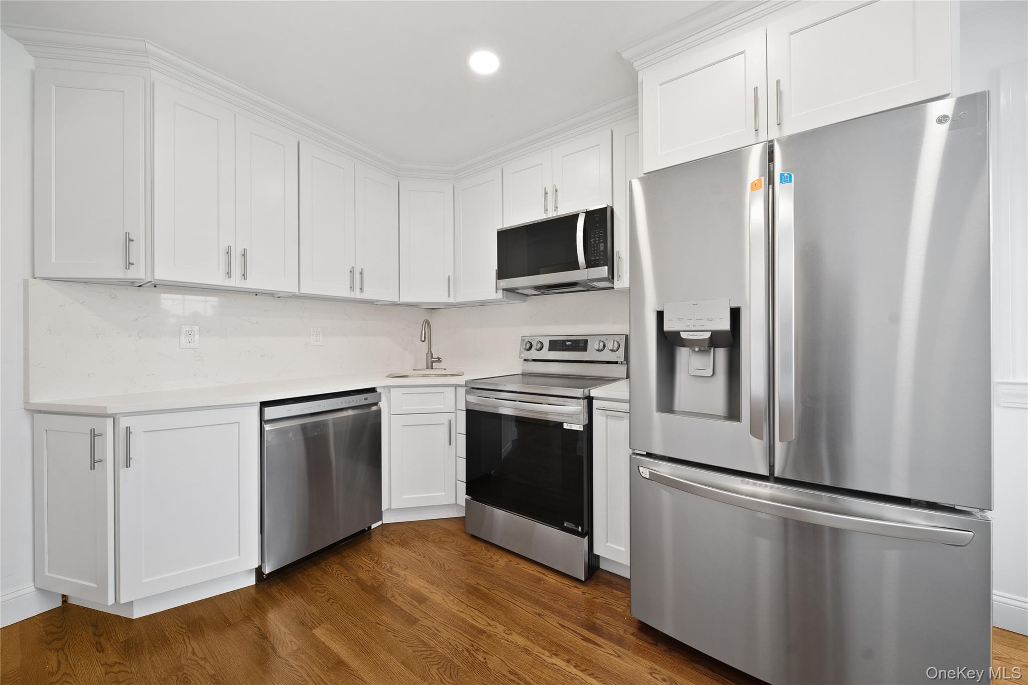 3914 Waverly Avenue Property Photo 12