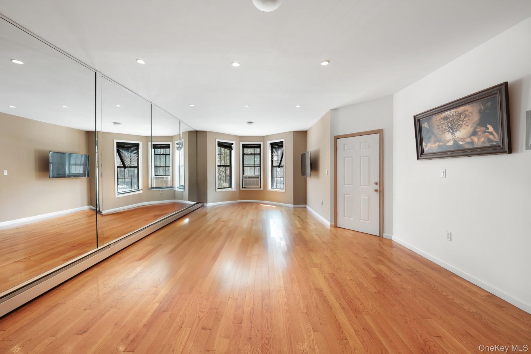 479 Bainbridge Street Property Photo 3
