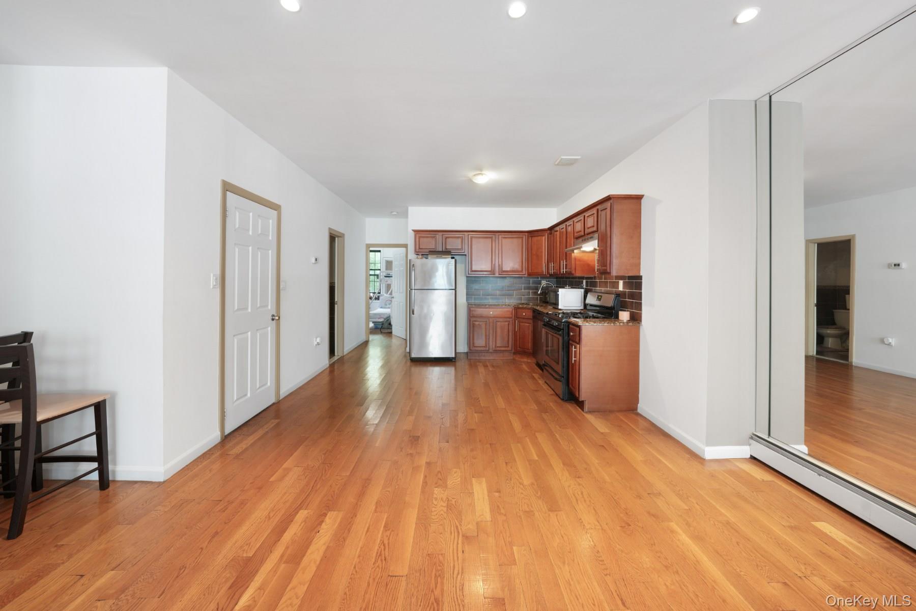 479 Bainbridge Street Property Photo 7