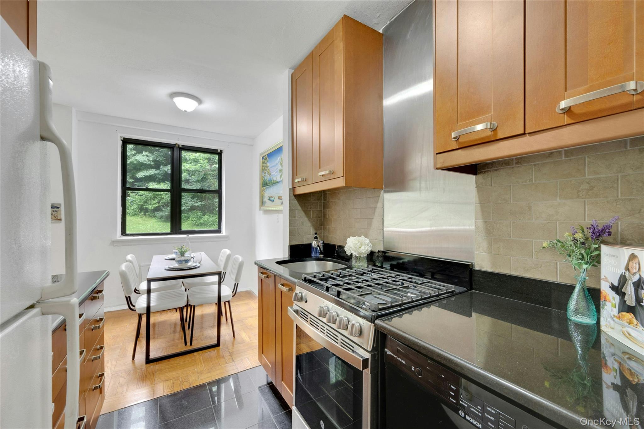 735 Kappock Street 2F Property Photo 1