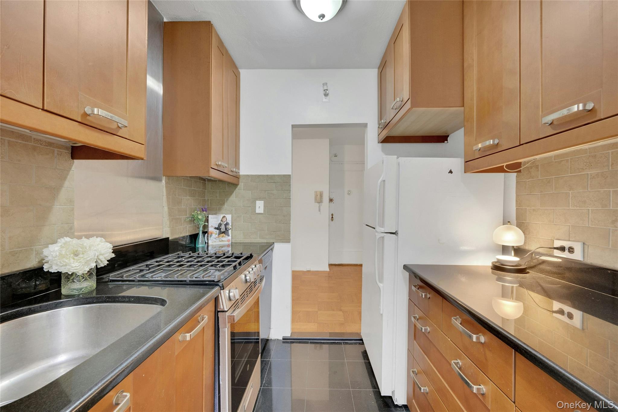735 Kappock Street 2f Property Photo 4