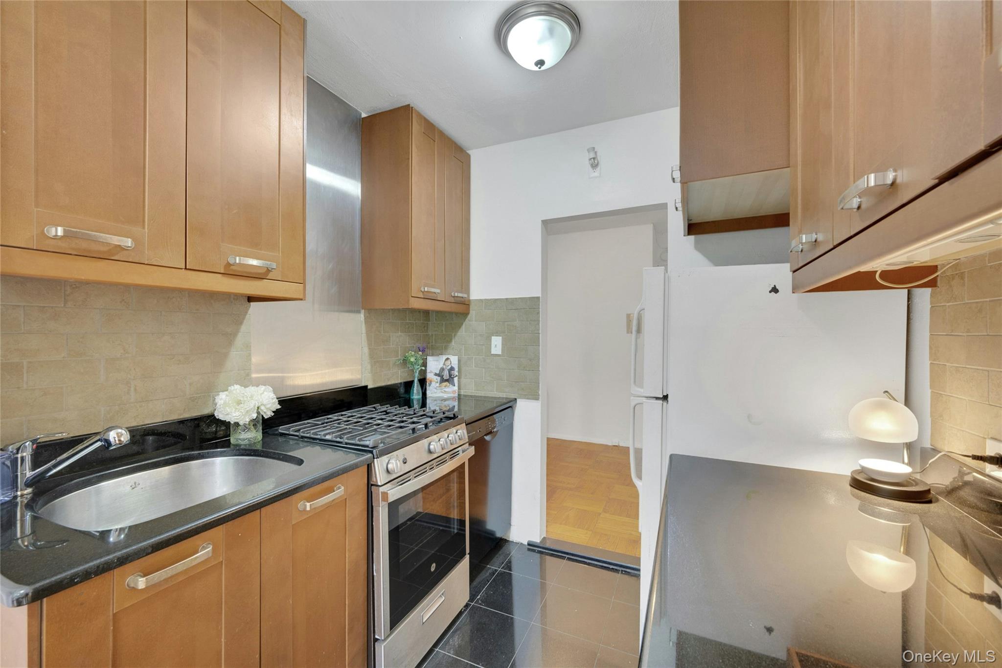 735 Kappock Street 2f Property Photo 5