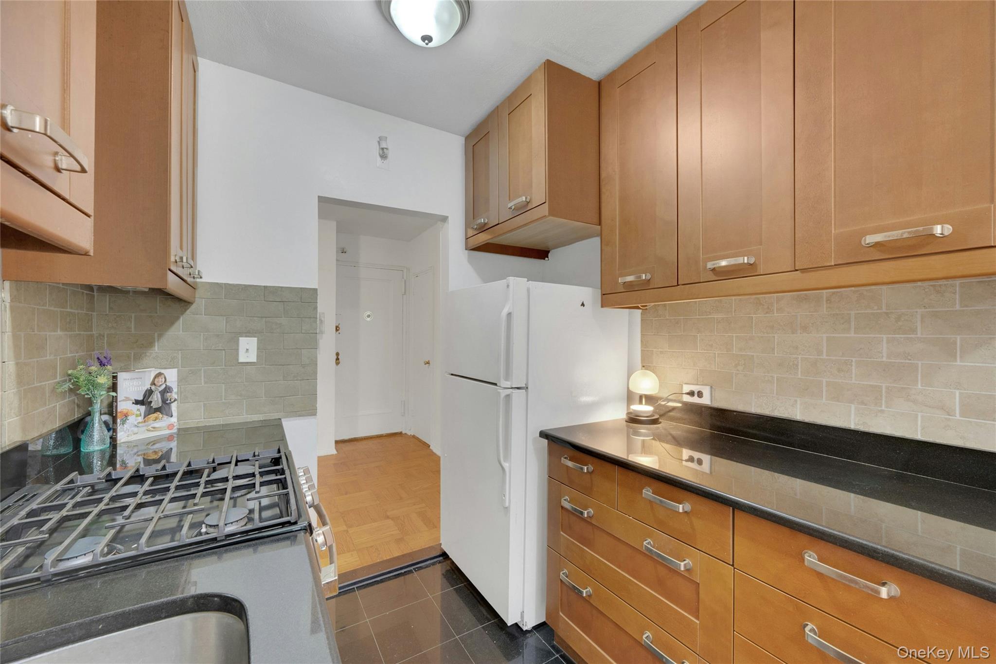 735 Kappock Street 2f Property Photo 6