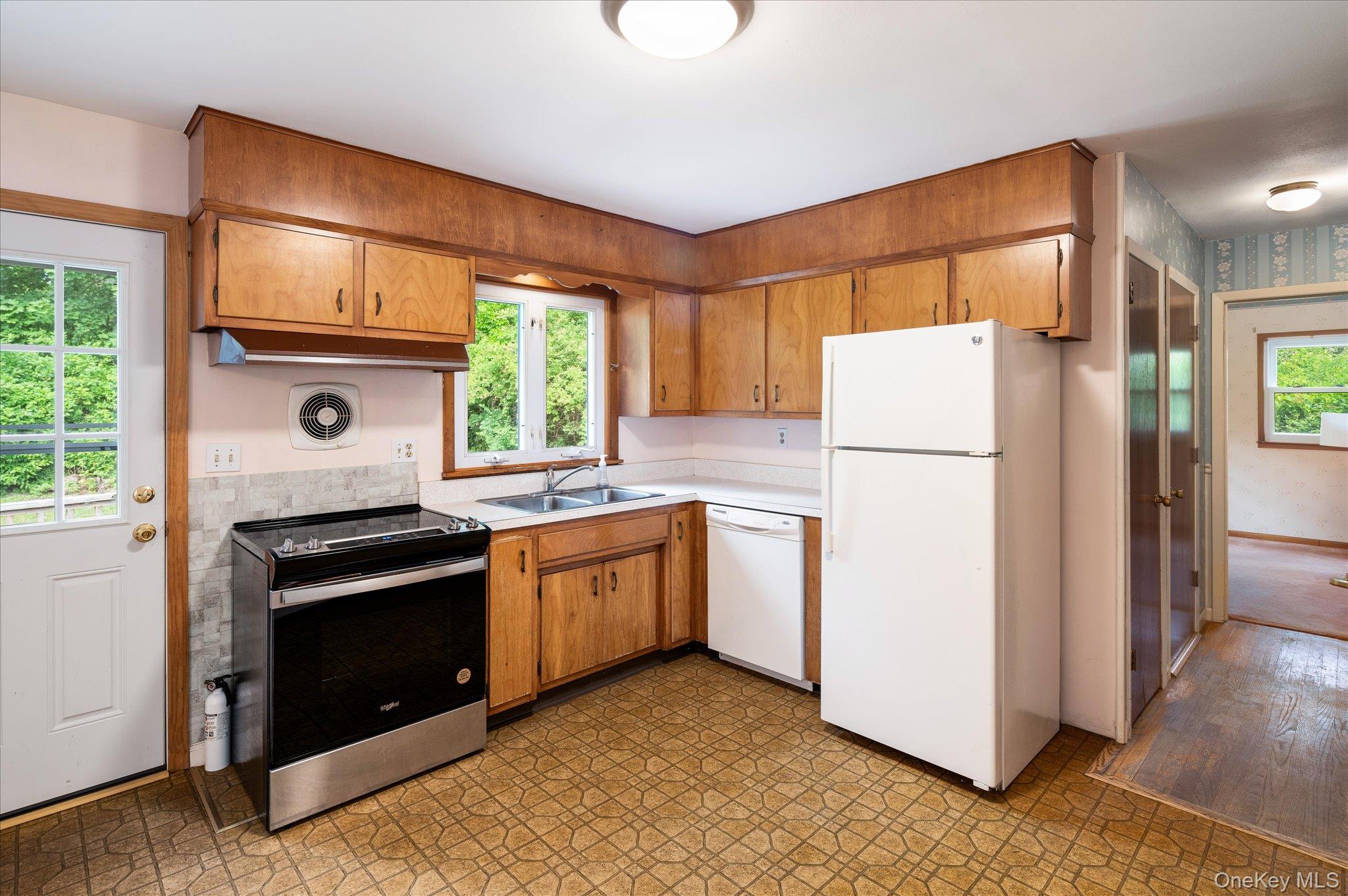 14 Tower Road Property Photo 20