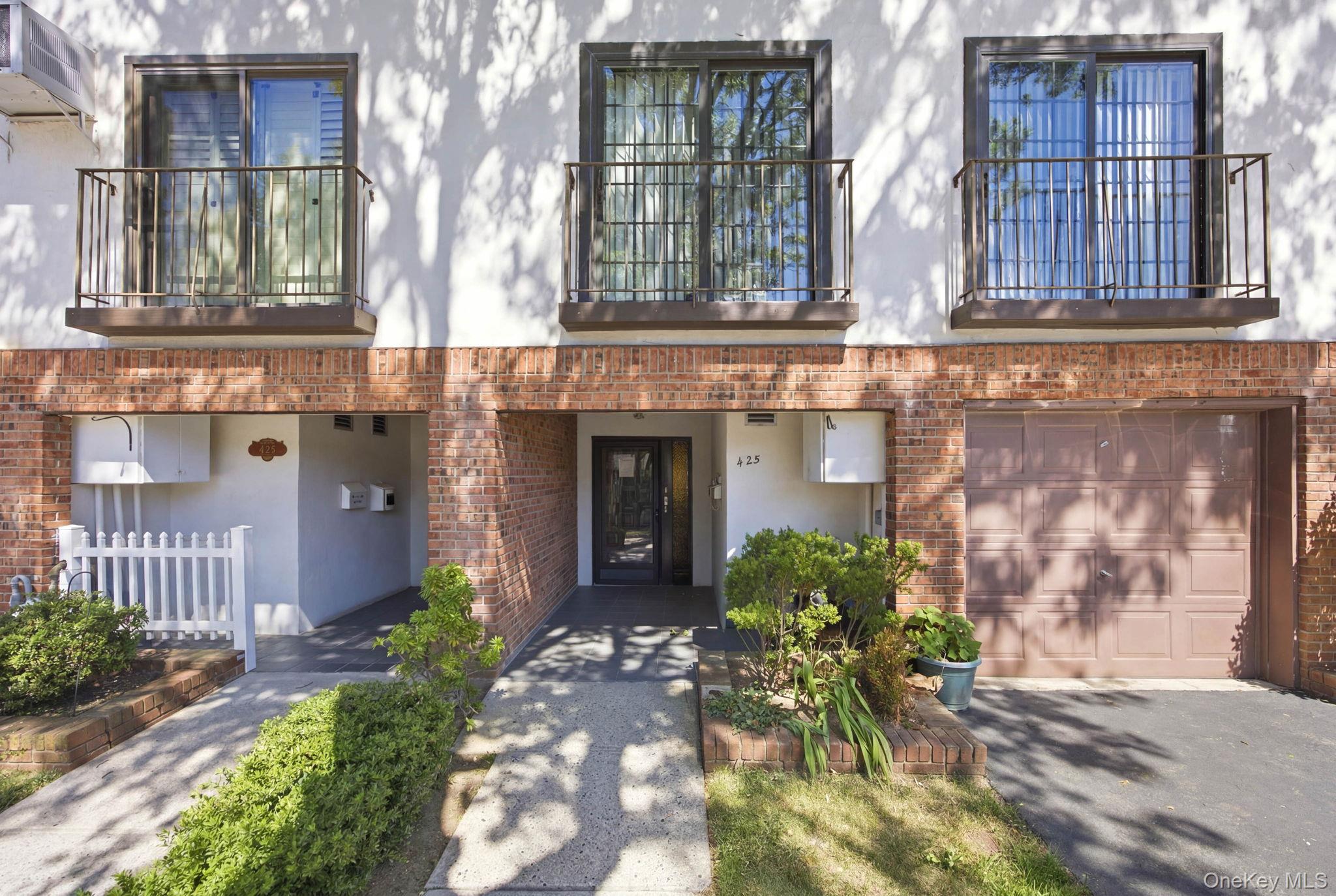 425 Schorr Drive Property Photo 1