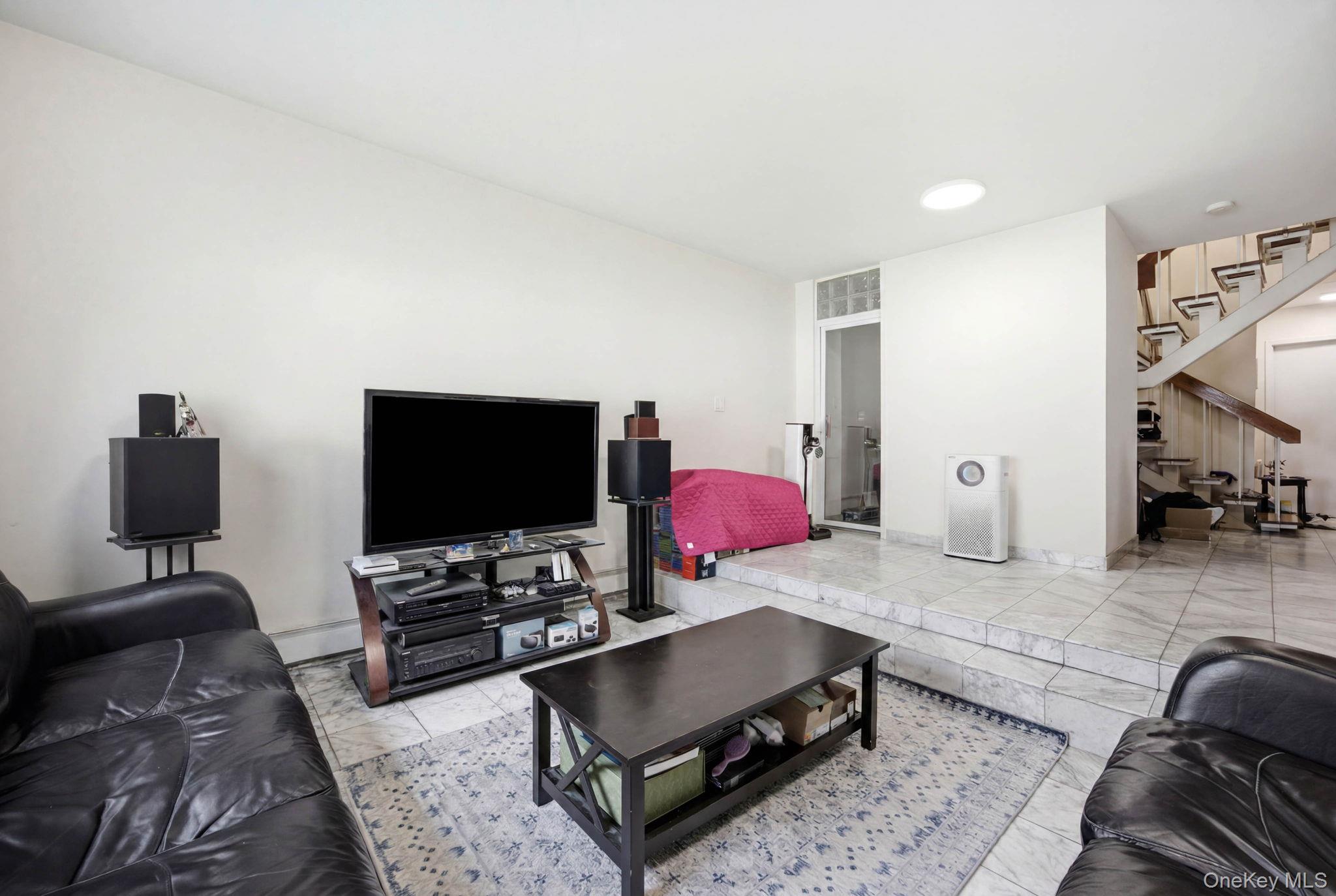 425 Schorr Drive Property Photo 4