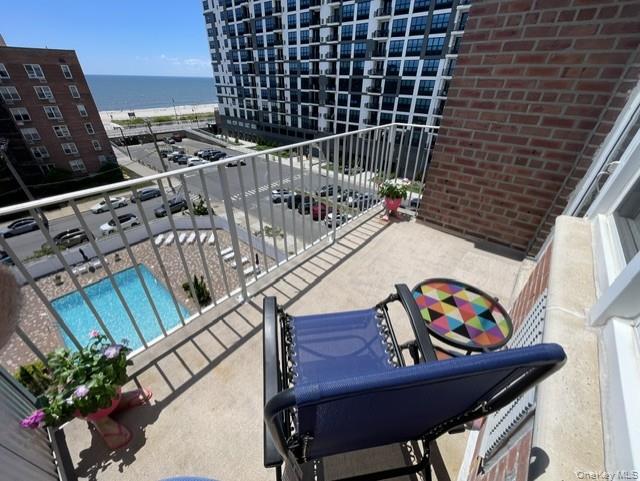 210 E Broadway 6l Property Photo 16