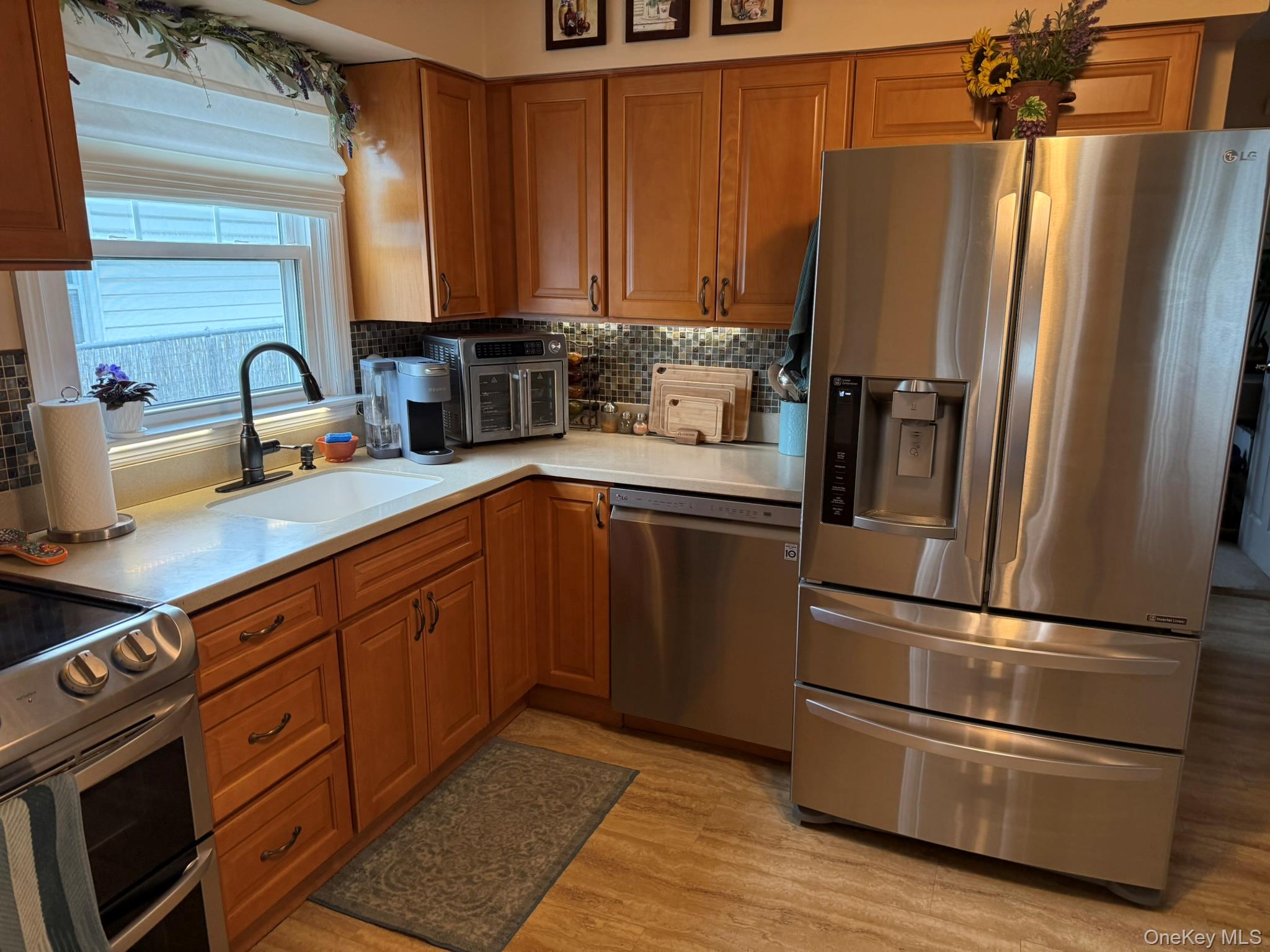 476 Bernard Street Property Photo 5
