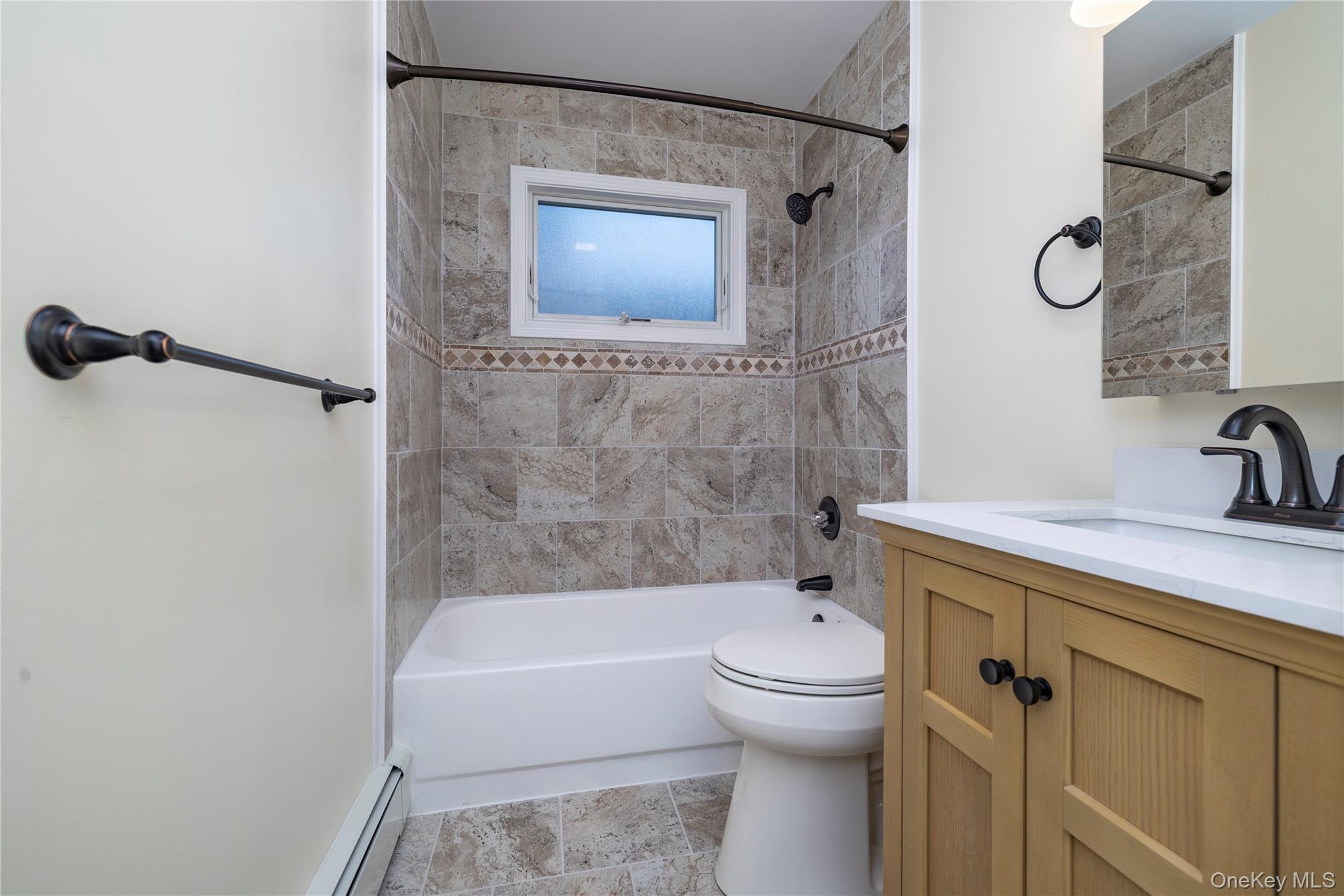 542 E Pine Street Upper Property Photo 12