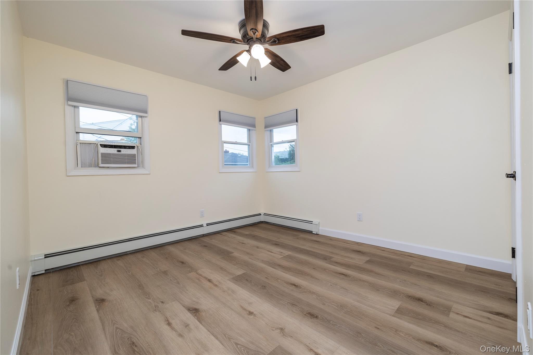 542 E Pine Street Upper Property Photo 15