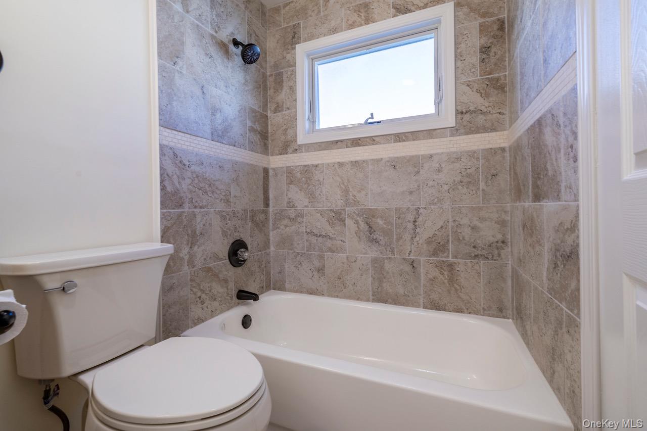 542 E Pine Street Upper Property Photo 18