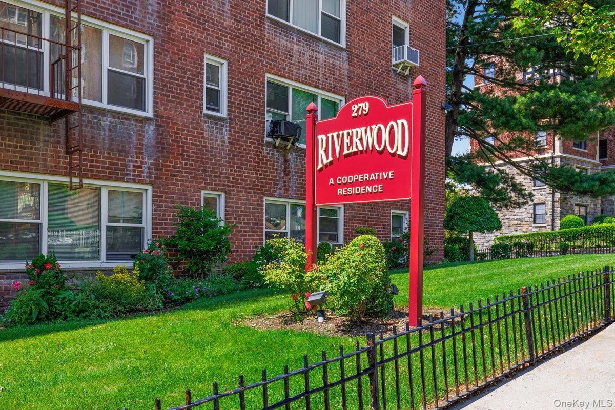 279 N Broadway 7a Property Photo 2