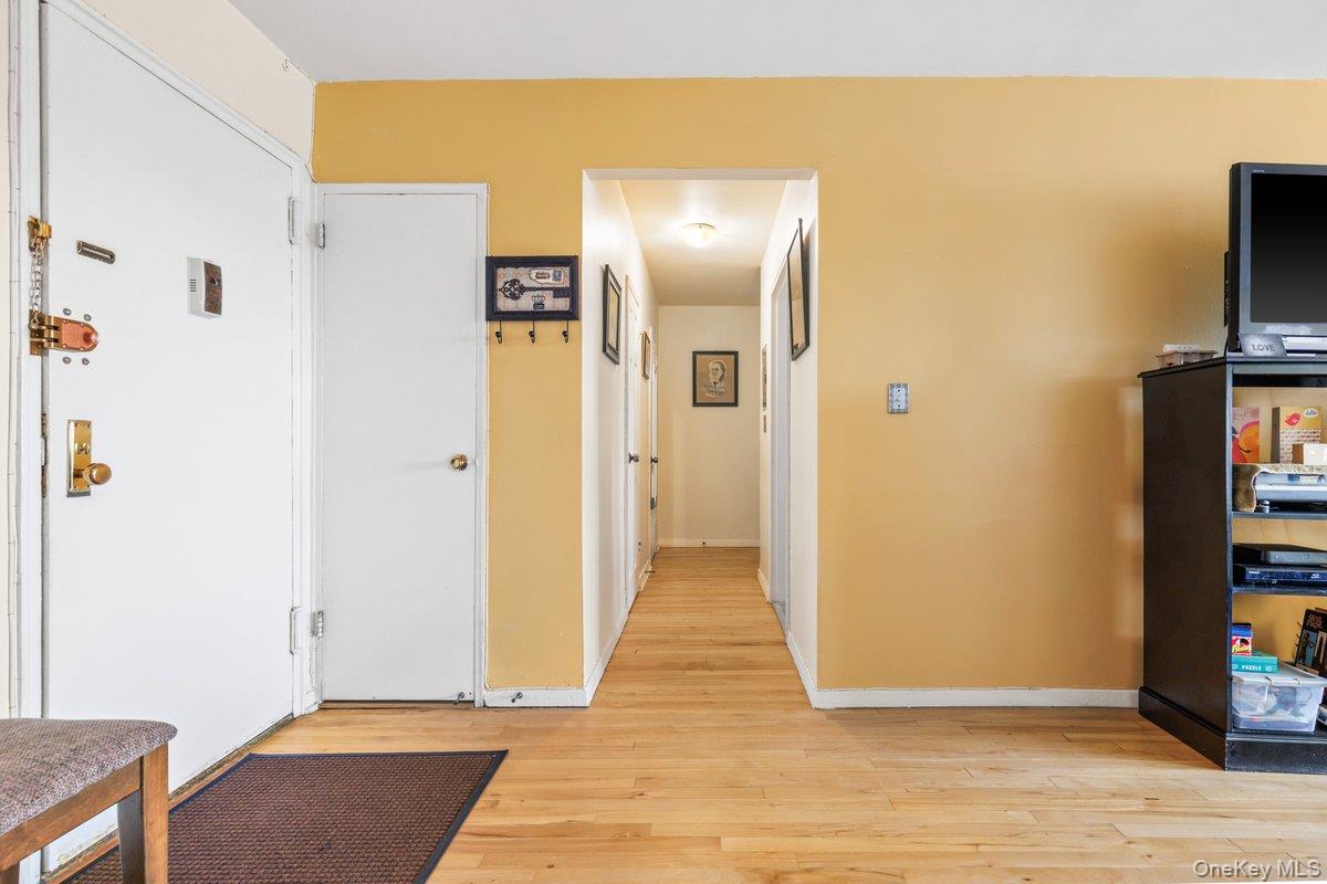 279 N Broadway 7a Property Photo 4