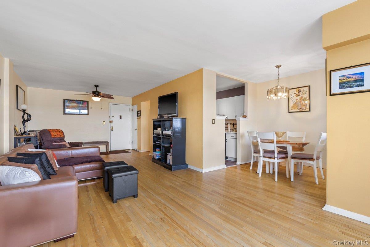 279 N Broadway 7a Property Photo 6