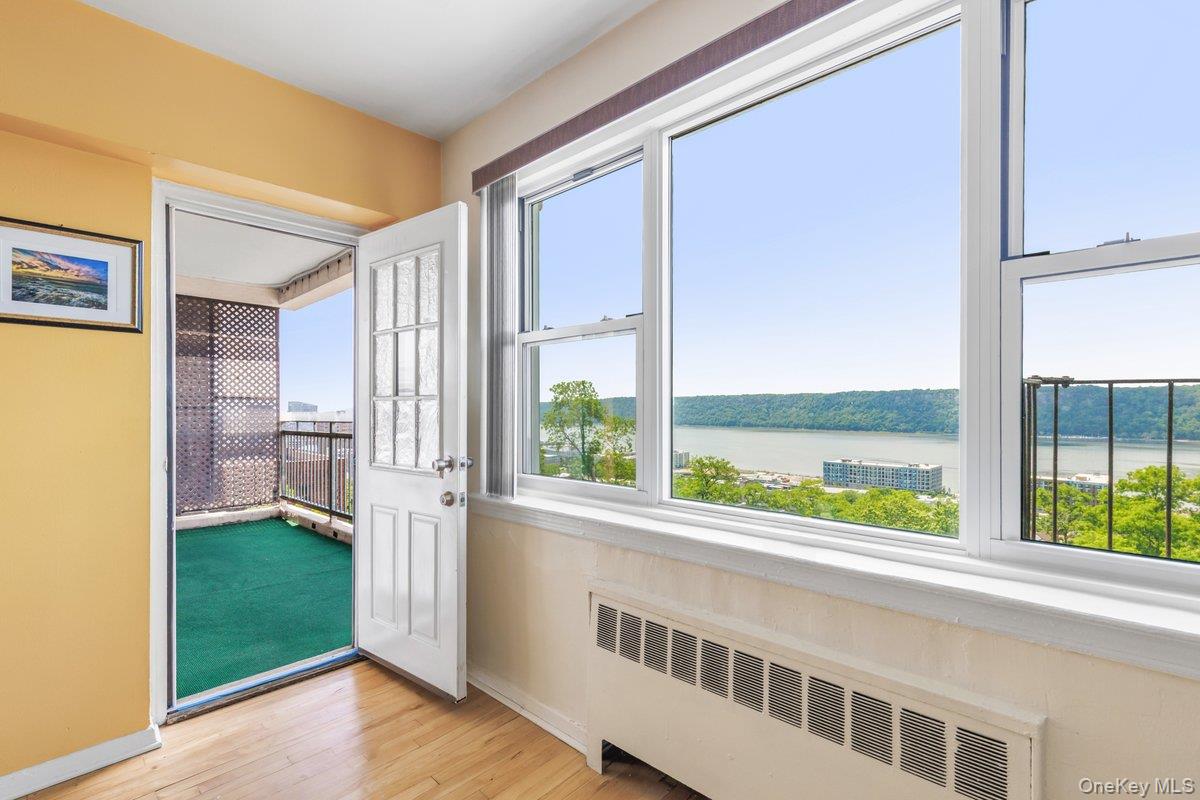 279 N Broadway 7a Property Photo 10