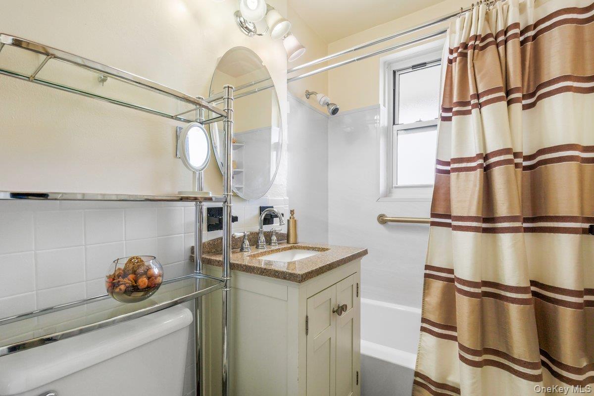 279 N Broadway 7a Property Photo 13