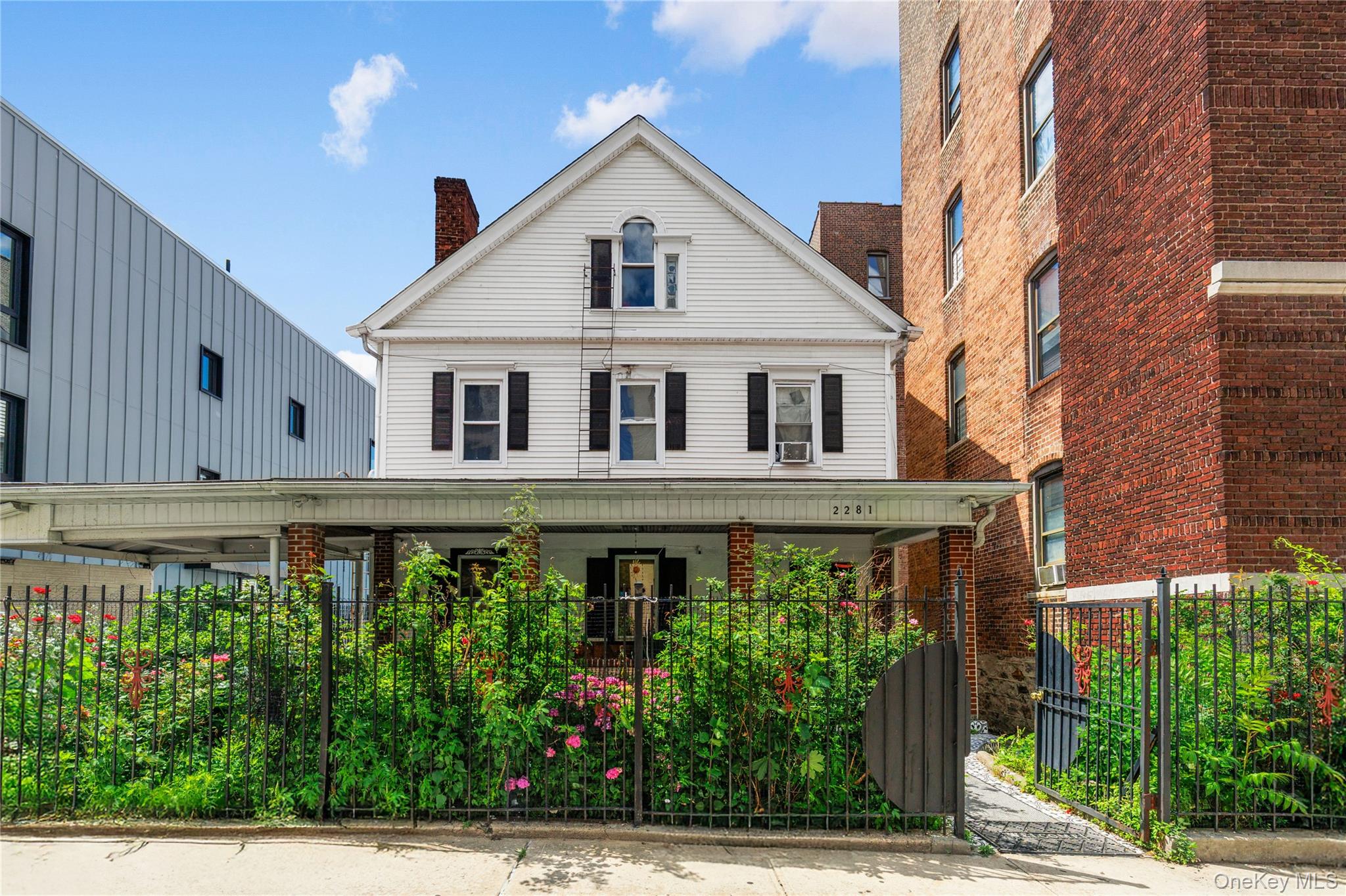 2281 Loring PL