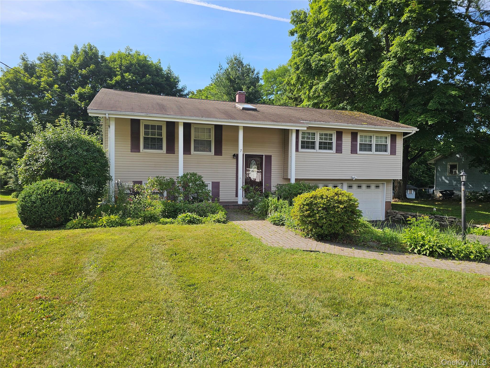 7 Scotchtown Drive Property Photo 1
