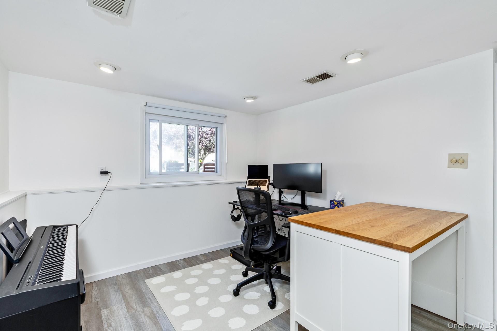 21 Pinetree Avenue Property Photo 16