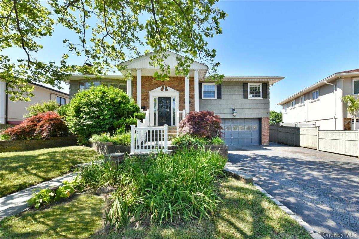 687 Golf Drive Property Photo 1