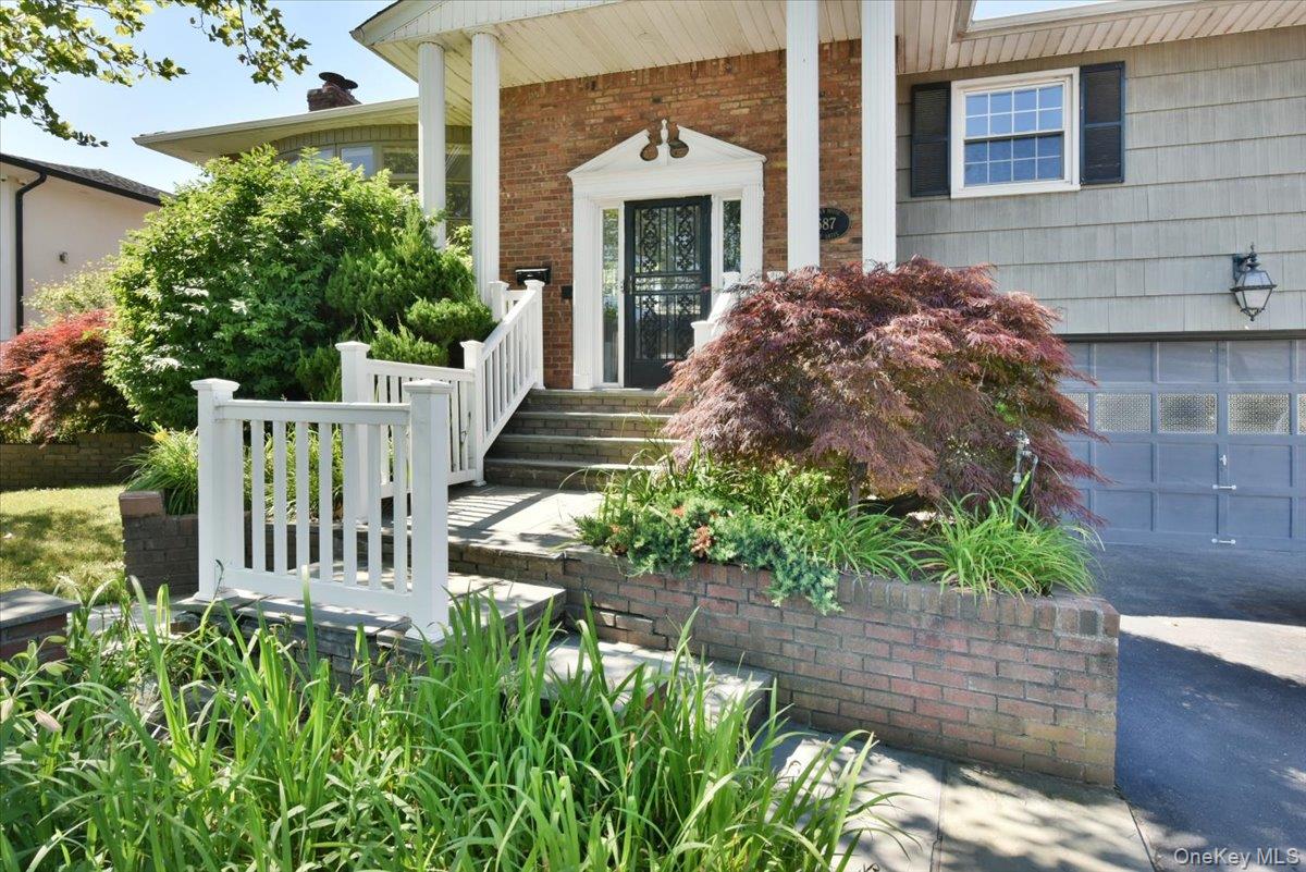 687 Golf Drive Property Photo 4