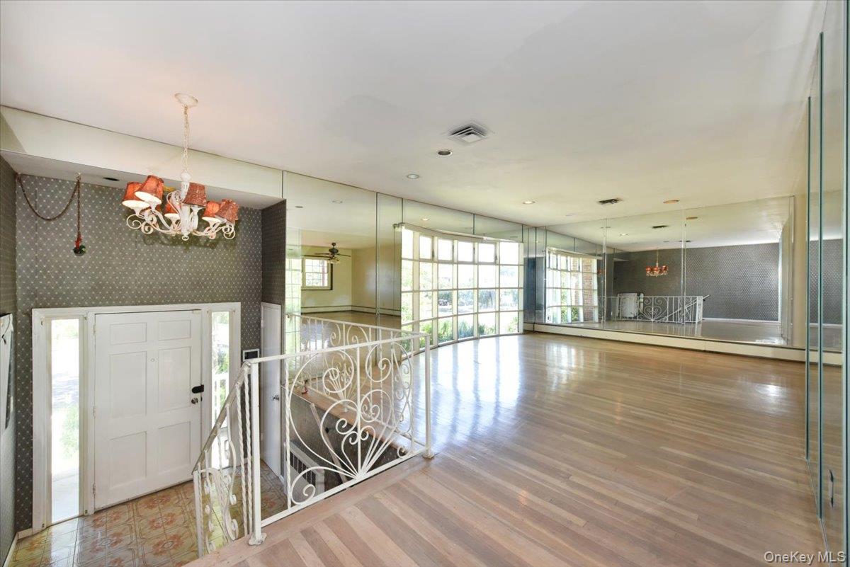 687 Golf Drive Property Photo 5
