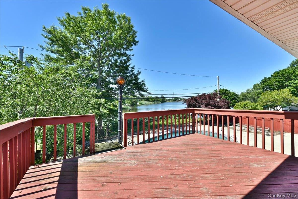 687 Golf Drive Property Photo 10