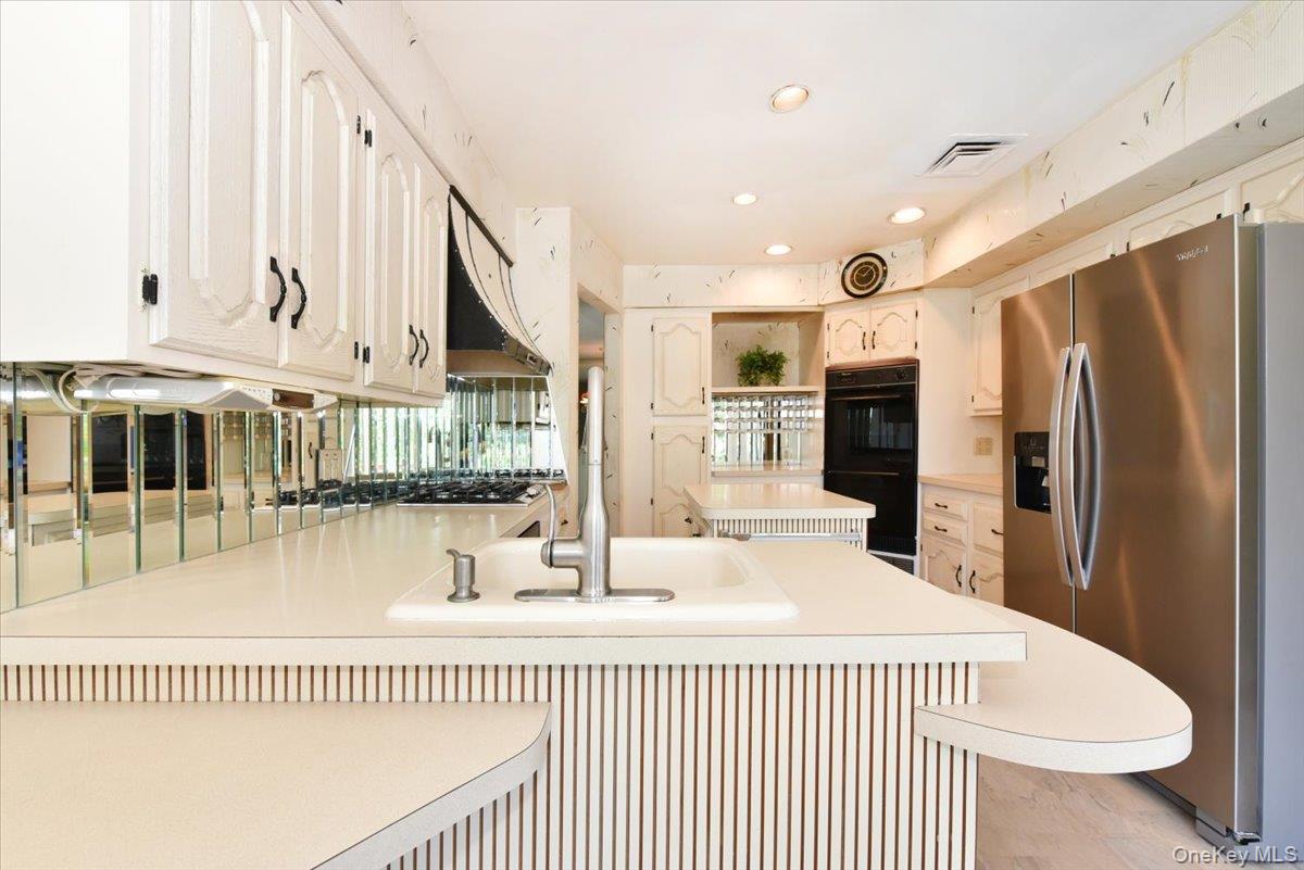 687 Golf Drive Property Photo 12