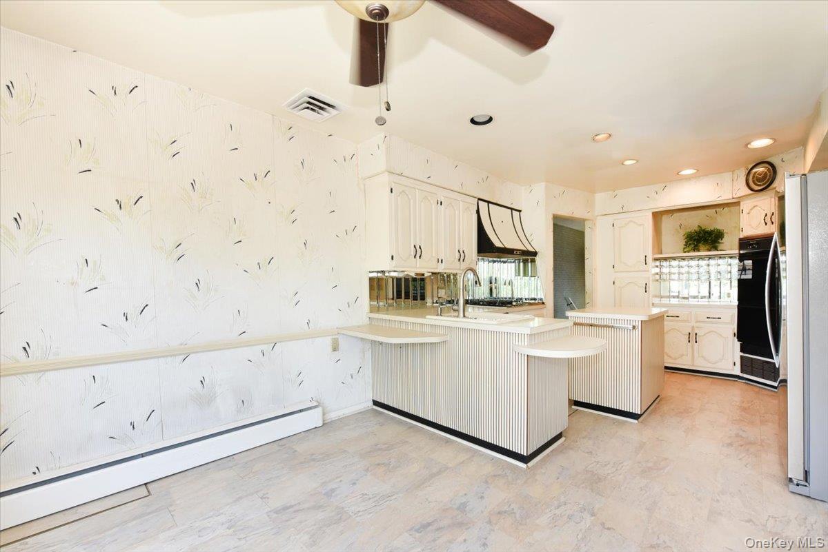 687 Golf Drive Property Photo 14
