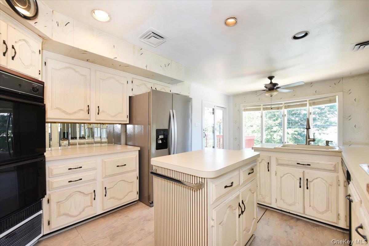 687 Golf Drive Property Photo 15