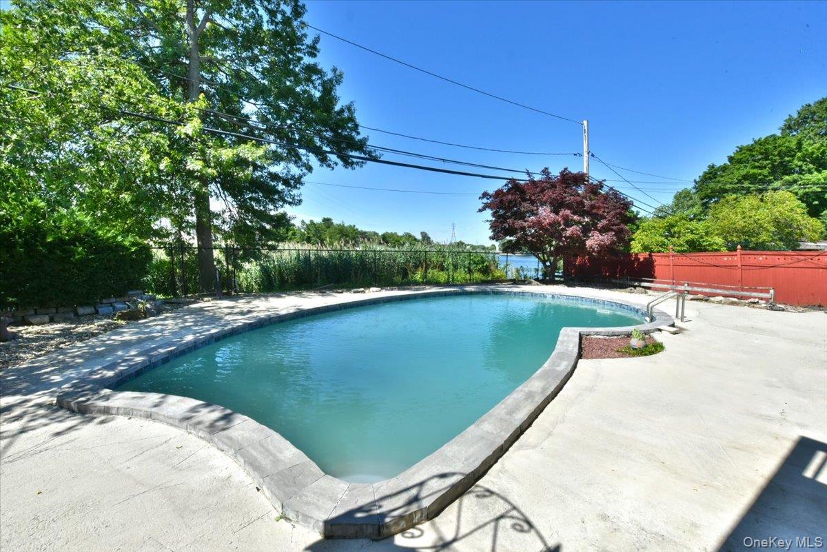 687 Golf Drive Property Photo 29