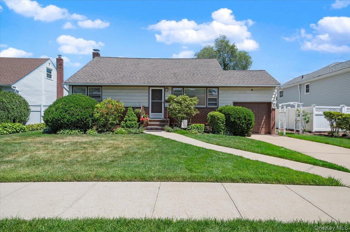 665 Dianne Street Property Photo 1