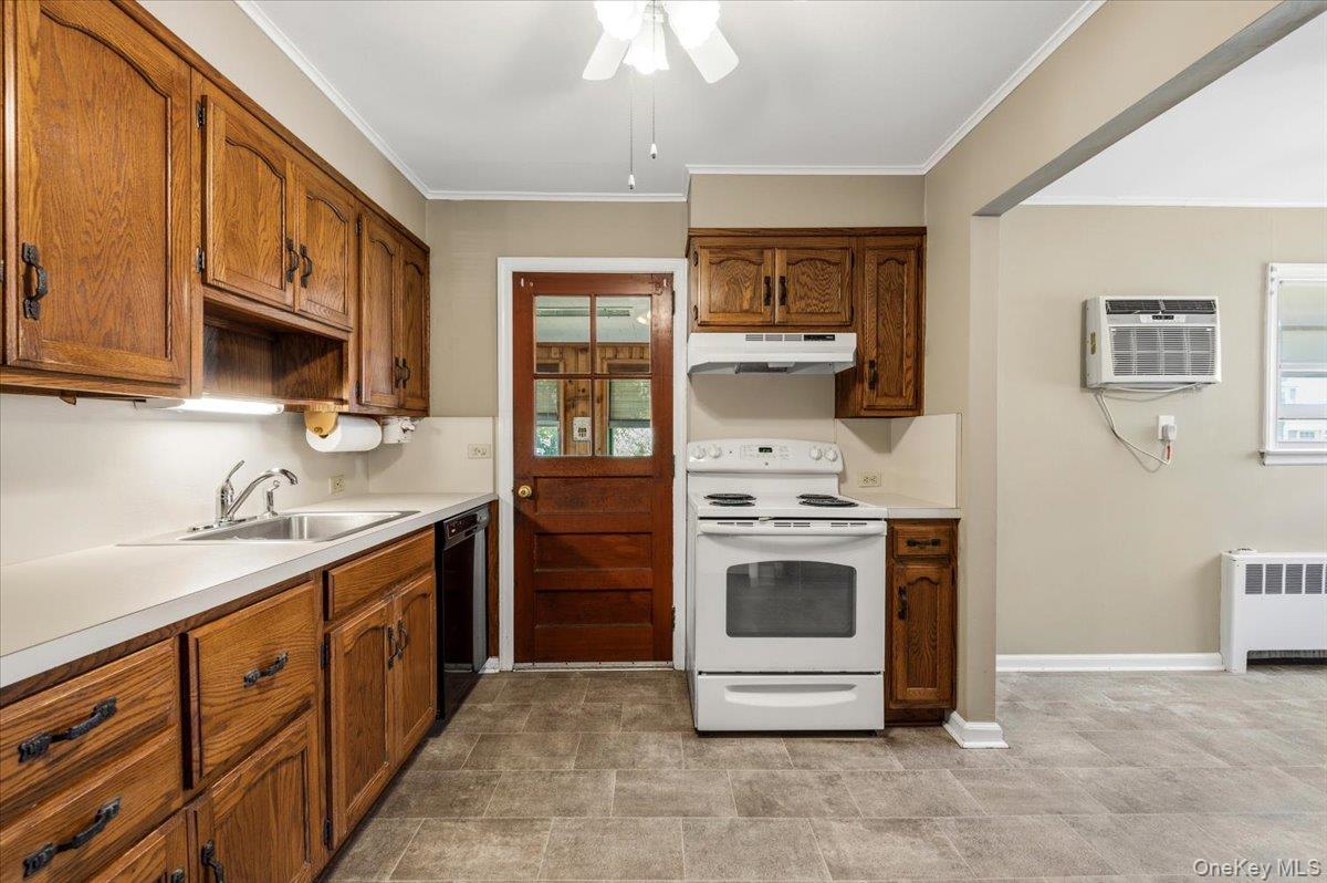 665 Dianne Street Property Photo 12