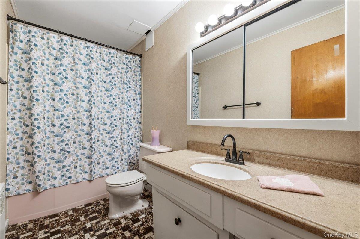 665 Dianne Street Property Photo 16